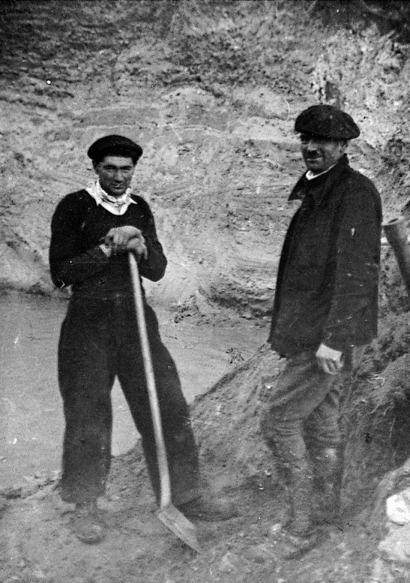 Deux charbonniers (carbonièrs), à Nanterre (92), 1947-1948