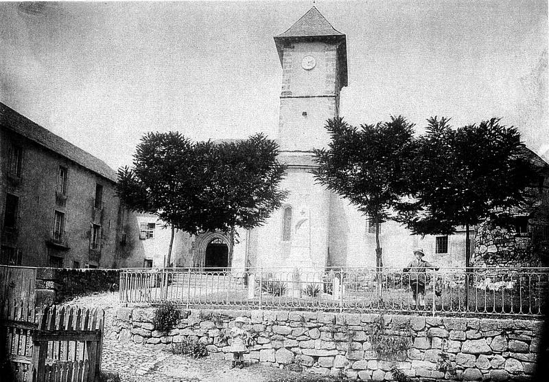 Eglise (glèisa) et monument aux morts (monuments als mòrts), 1935