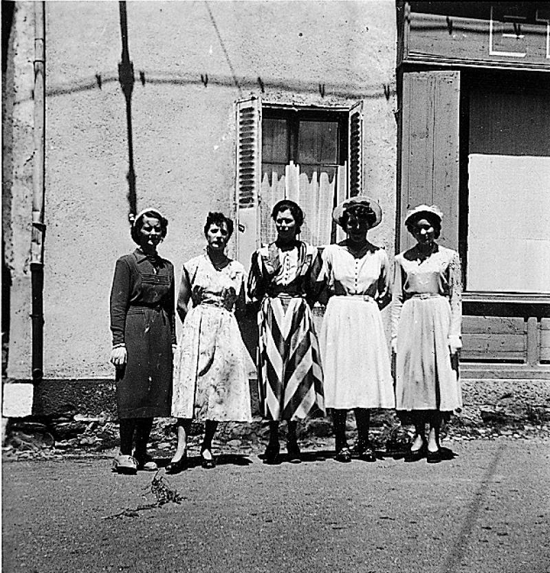 Cinq marguillières (marguilhièiras), 1954