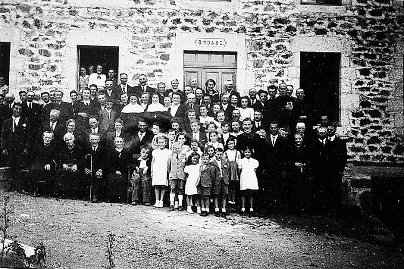 Rassemblement familial pour la première messe (messa) de l'abbé Joseph Dijols, au Cayrel, 1949