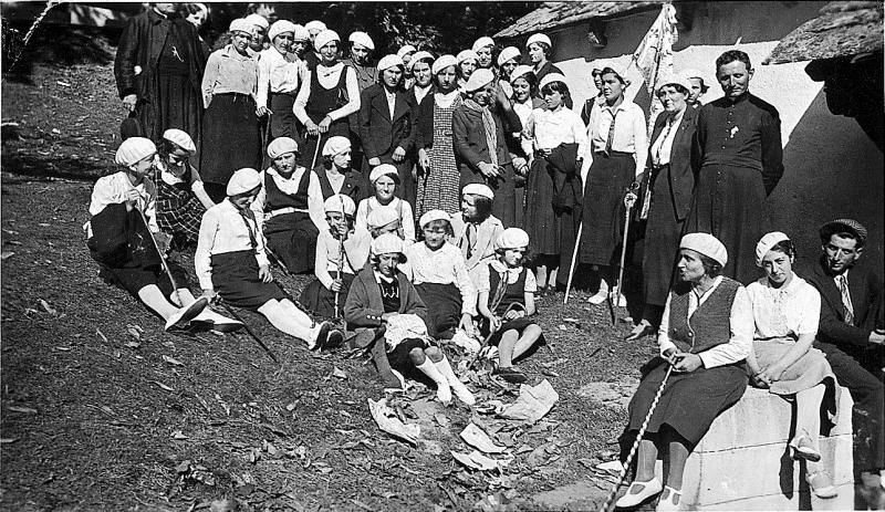 Cercle Sainte Marguerite-Marie ou Bérets blancs en excursion, 1934
