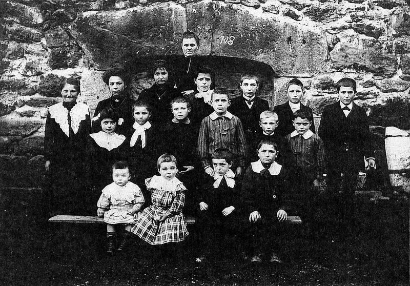 Ecole (escòla) mixte, au Cayrel, 1912