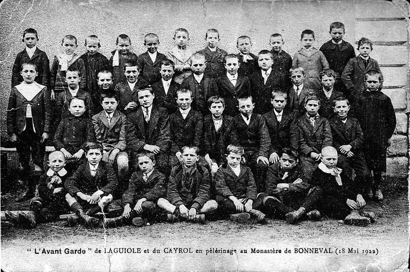 “L'Avant Garde” de LAGUIOLE et du CAYROL en pèlerinage au Monastère de BONNEVAL (18 Mai 1922)