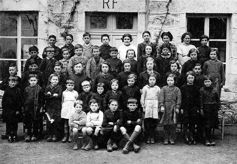 Ecole (escòla) publique mixte, 1935
