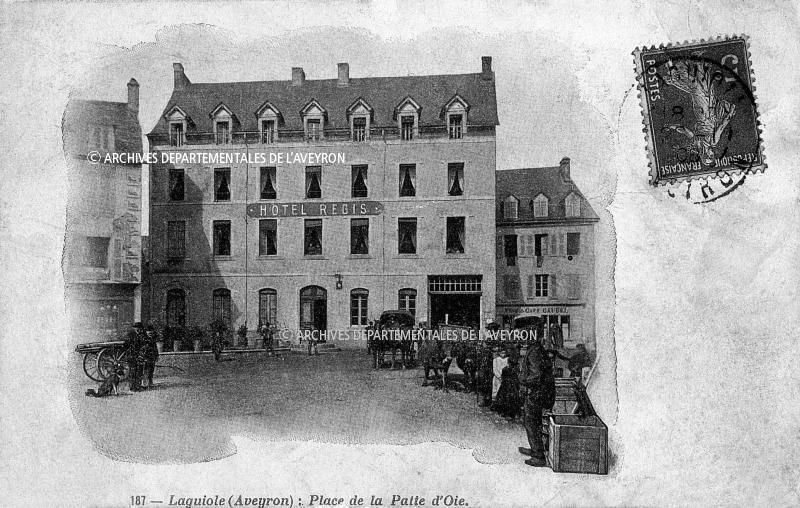 187 - Laguiole (Aveyron) : Place de la Patte d'Oie