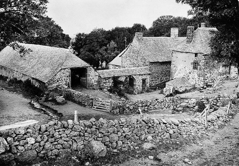 Maison (ostal) et dépendances agricoles, à L'Olm, 1956