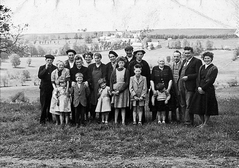 Famille Alaux, à Vayssaire, 1955-1956