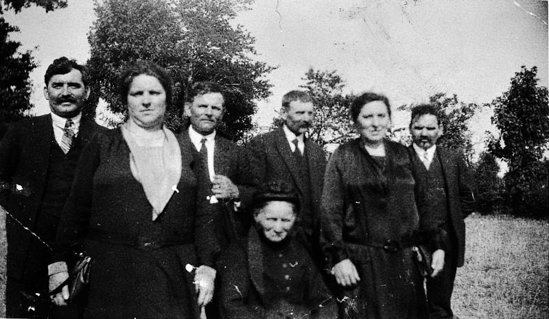  Famille Cresteil, en Aubrac (secteur de Laguiole), avant 1929