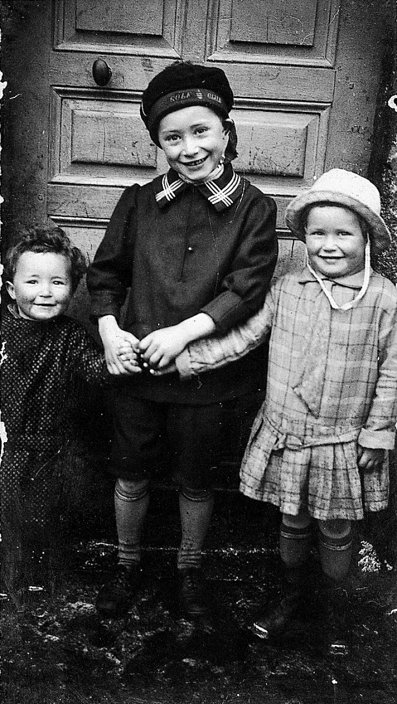 Trois enfants, au Rivieyrol, 1934