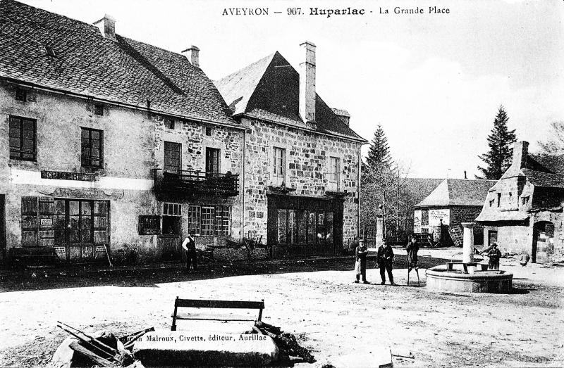 AVEYRON - 967. Huparlac - La Grande Place, 1908