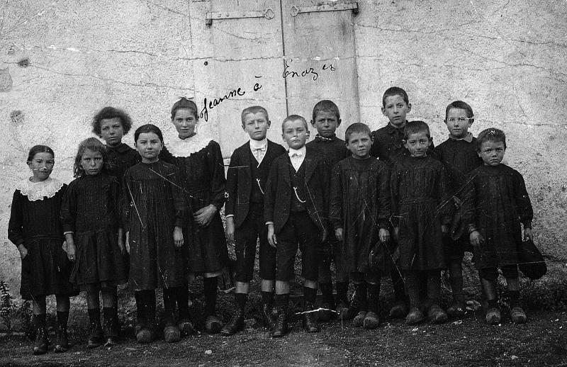 Ecole (escòla) mixte, en Viadène (secteur de Saint-Amans des Cots), 1915-1920