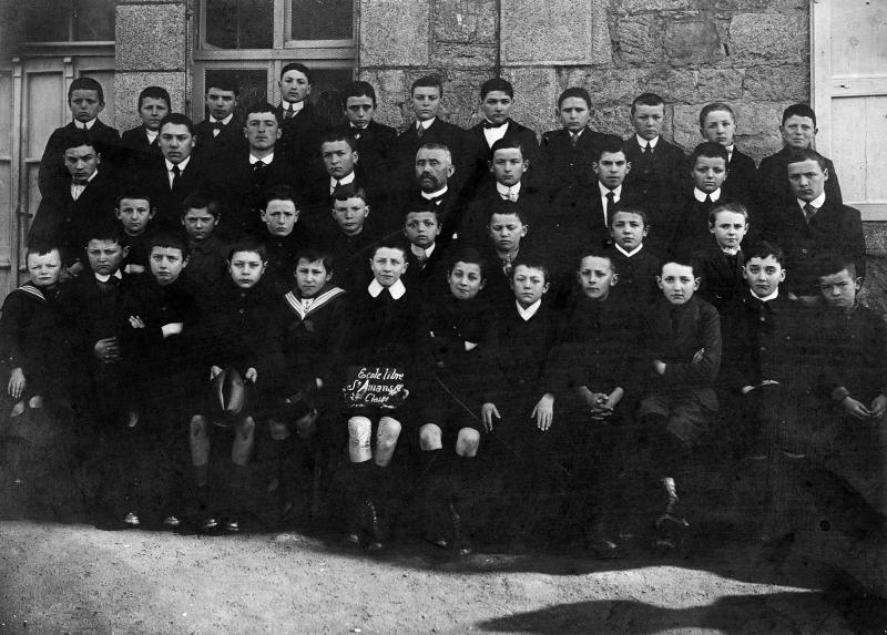  Ecole (escòla) libre ou privée des garçons appelée Ecole des frères, 2e classe, 1920