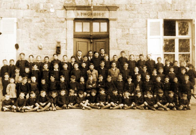 Ecole (escòla) libre ou privée des garçons, en Viadène (secteur de Saint-Amans des Cots), 1932
