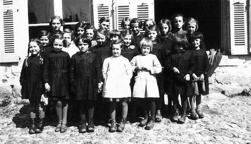 Ecole (escòla) des filles, hiver 1939