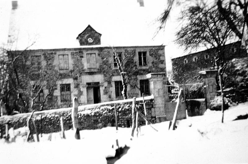 Maison (ostal) sous la neige (nèu), à Mejamonteil, hiver 1954