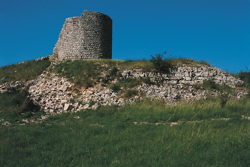 Ruines du château (castèl) de Thénières, juin 2000