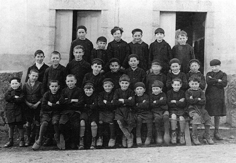 Ecole (escòla) des garçons, 1936