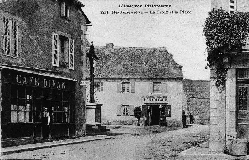 L'Aveyron Pittoresque 2241 Ste-Geneviève - La Croix et la Place