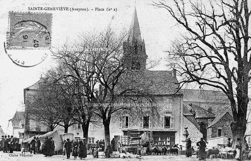 SAINTE-GENEVIEVE (Aveyron). Place (n° 2)