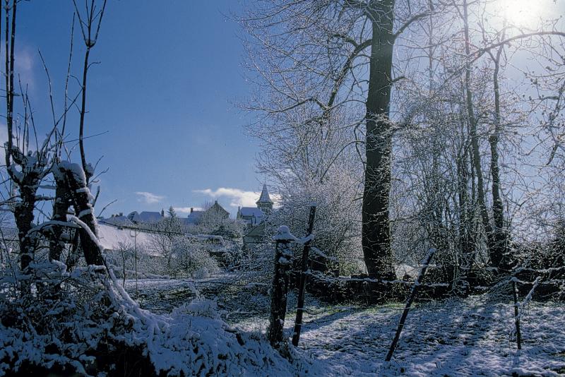 Village sous la neige (nèu), avril 1998