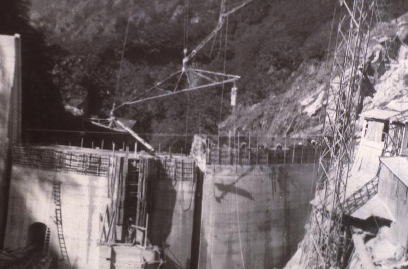 Construction du barrage hydroélectrique de La Cadène