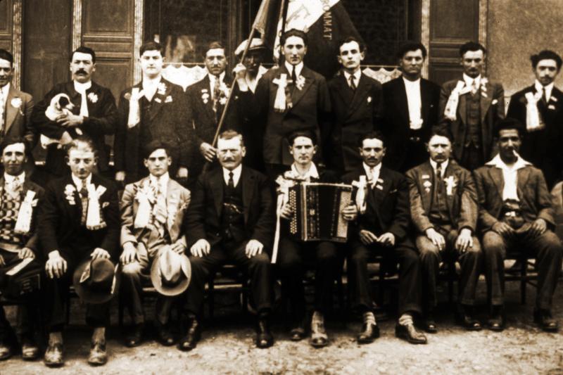 Conscrits et accordéoniste (acordeonista), 28 mai 1931