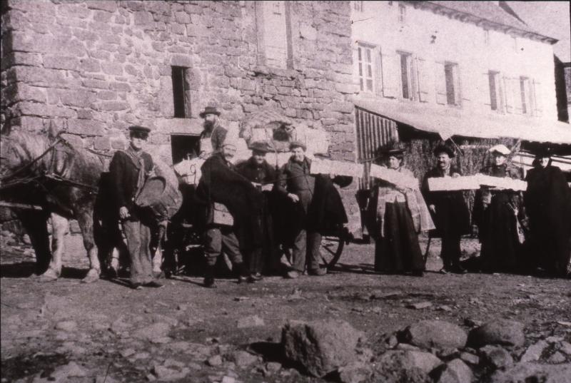  Inauguration du premier sanatorium, équidé attelé, à Aubrac, 15 mai 1895