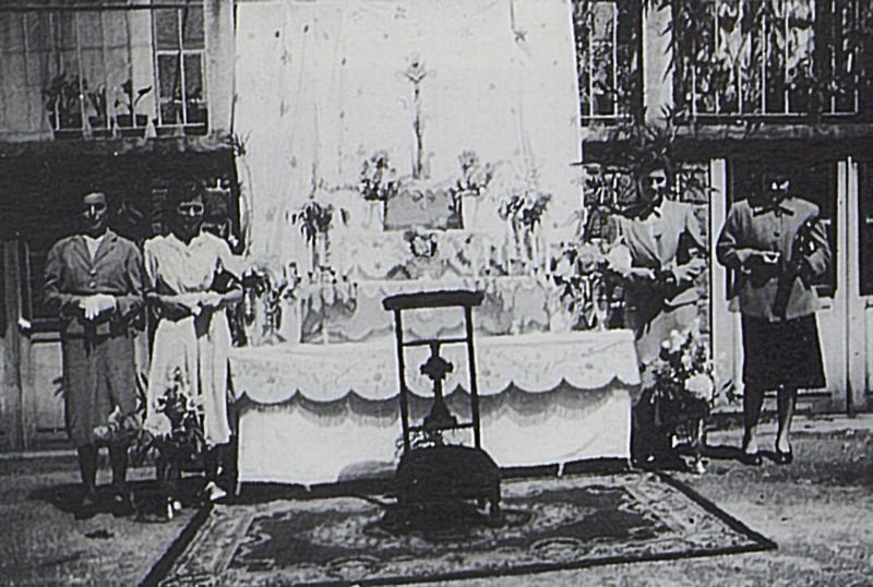Paroissiennes (parroquianas), prie-Dieu et chapelle reposoir (capeleta) de la Fête-Dieu, 1953-1954