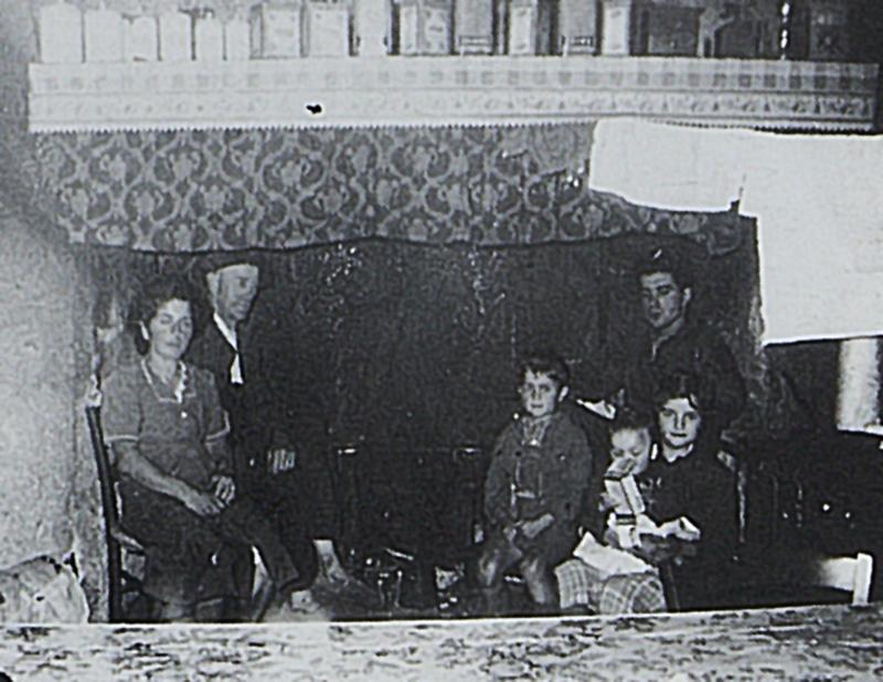 Famille au coin du feu (canton), 1956