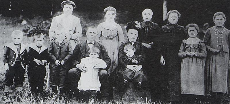 Famille Sabrié, à La Borie du Brassenq, 1905
