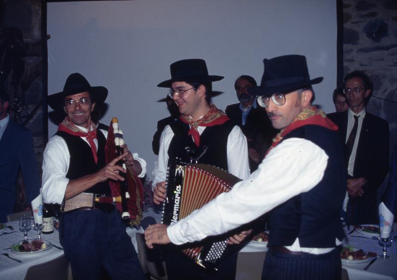  Trio masculin cabrette (cabreta) accordéons (acordeons), à Bonnefon, septembre 1992