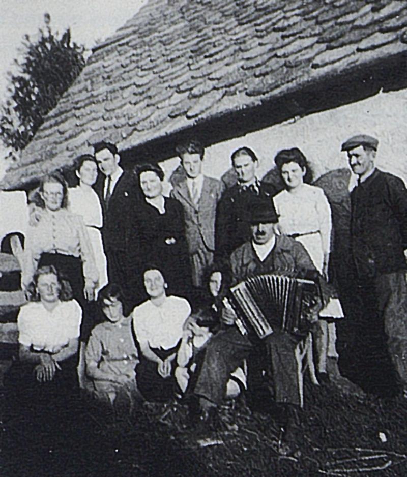 Lendemain de noces avec accordéoniste (acordeonista), à La Poujade, 1947