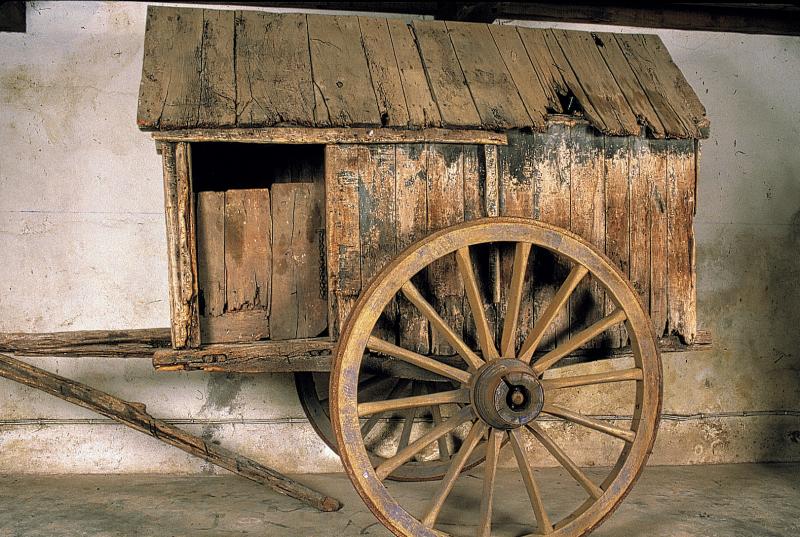 Cabane de berger (cabana de pastre) sur roues provenant de Cayssac et conservée au Musée du Rouergue de Salmiech