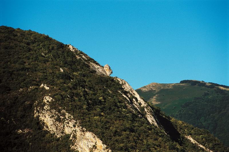 Vue du Roc de Saint-Jean également appelé Dent de Saint-Jean, septembre  2000 | Occitan Aveyron