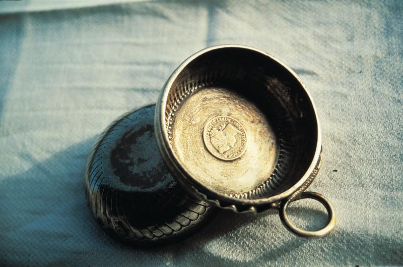 Tastevin (tastavin, tasson) avec pièce de monnaie en argnet, en Haute Vallée d'Olt (secteur d'Entraygues sur Truyère)