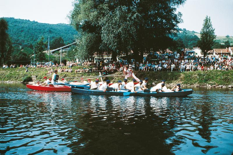  Tournoi de joutes (targas, jotas) sur la rivière Lot (Òlt), à Penchot, août 1988