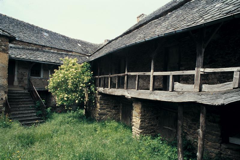 Maison (ostal) avec balcon couvert (balet) en bois, mai 1994