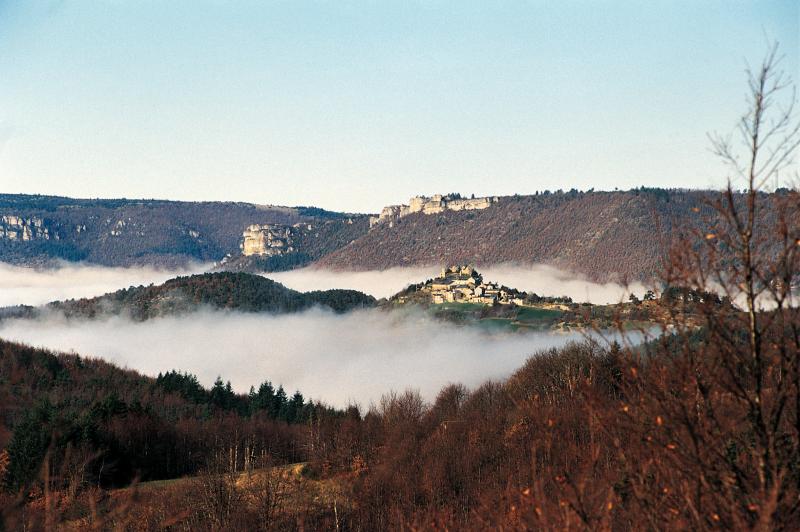 Brouillards (fumses) de vallée et château (castèl) d'Algues, décembre 1994