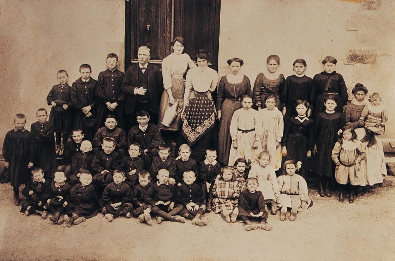 Ecole (escòla) mixte, au Viala, 1910