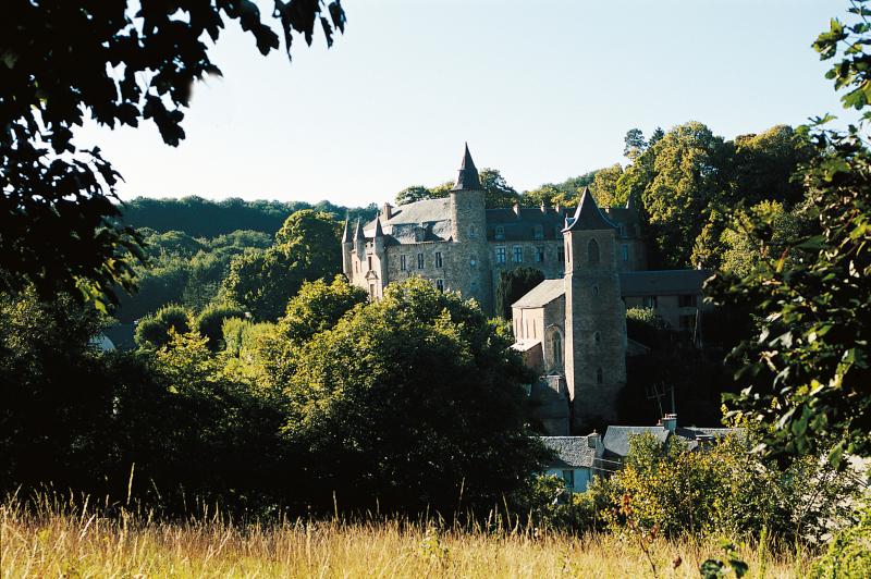 Vue du château (castèl) et de l'église (glèisa), septembre 1986