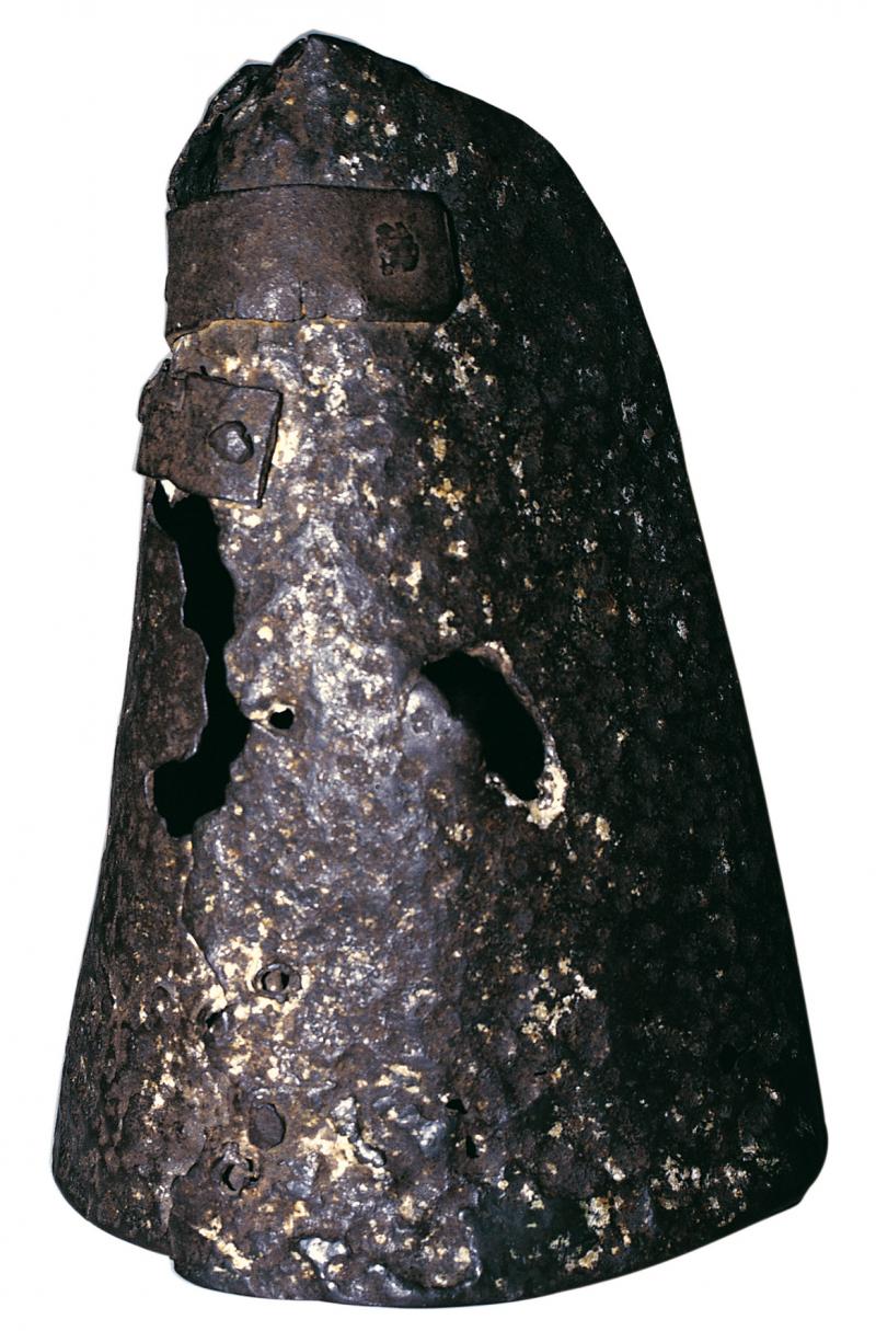 Ancienne cloche (campana) appelée « Casque de saint Grat », à Saint-Grat, 1987