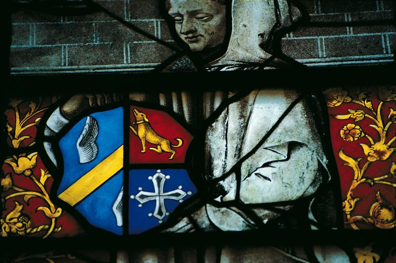 Vitrail du XVe siècle avec armoiries de Catherine Garnier, veuve de Vezian Valette, avec croix occitane (crotz occitana), à la chartreuse (cartrosa), décembre 1991