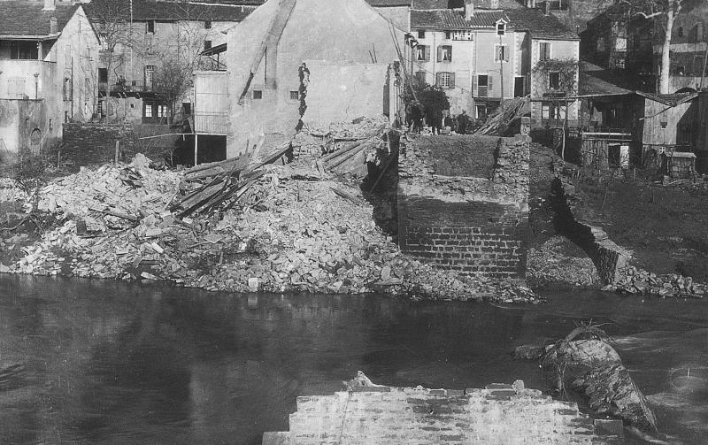 ​Pont (pont) et maison (ostal) ruinés par l'inondation (aigatge) de 1930