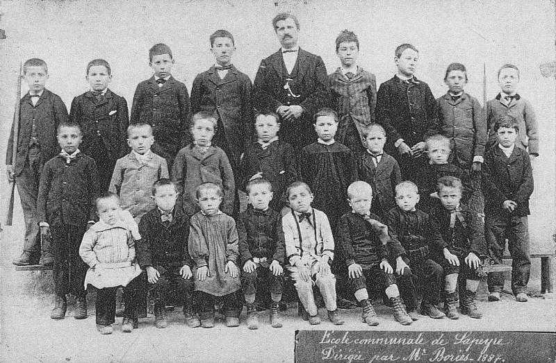 ​Ecole (escòla) communale de Lapeyre, appelée « école de la revanche» et dirigée par M. Bories, 1887