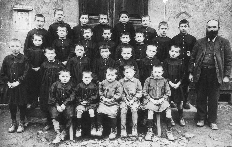 Ecole (escòla) des garçons, au Viala, 1924