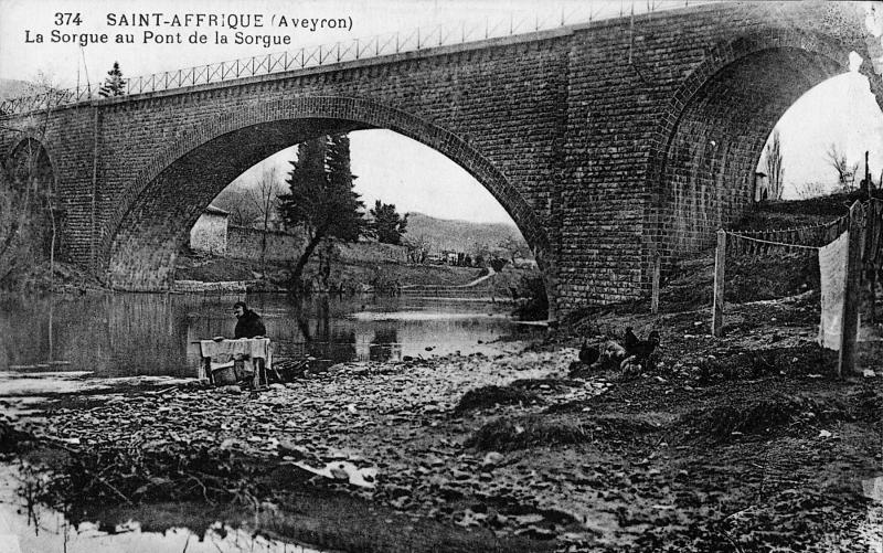 374 SAINT-AFFRIQUE (Aveyron) La Sorgue au Pont de la Sorgue