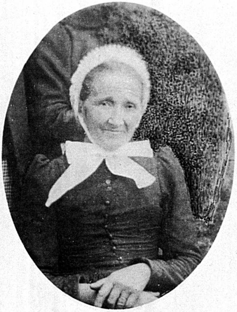 Portrait d'une femme avec coiffe (còfa), vers 1900