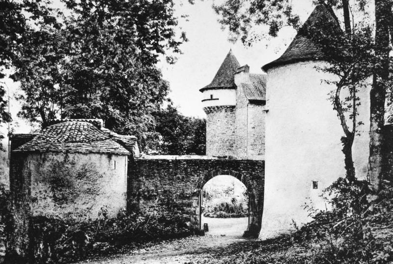 Château de ST-REMY (Aveyron) - Entrée Nord