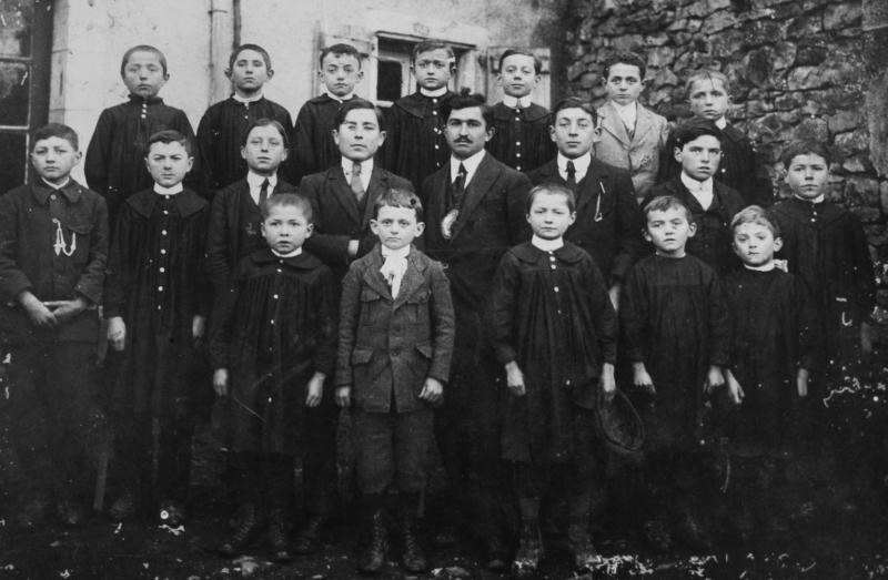 Ecole (escòla) publique des garçons, 1920