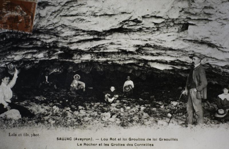 SAUJAC (Aveyron). - Lou Rot el loï Grouttos de loï Graouillés Le Rocher et les Grottes des Corneilles